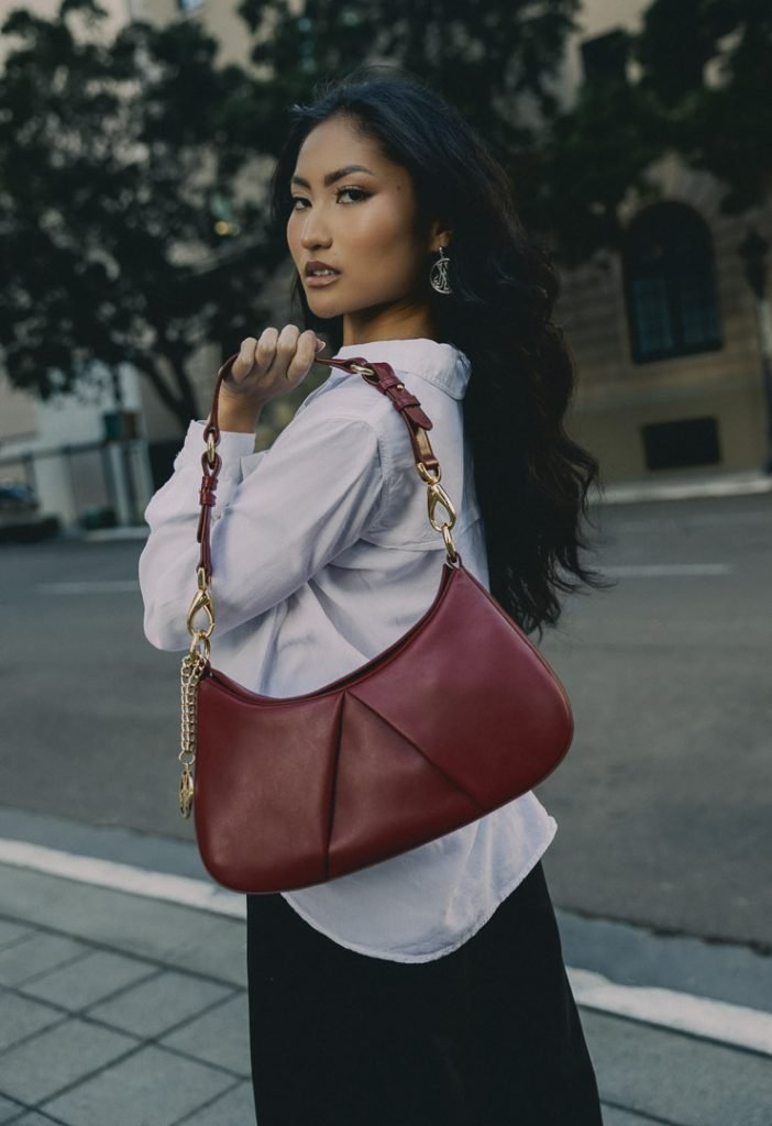 Transforming materials and vision into accessories that embody feminine design and enduring elegance.