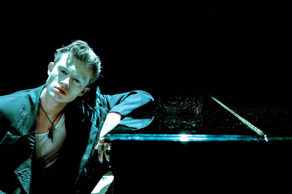 The Aesthetics of Authority: Influencer Culture and the Decline of Expertise